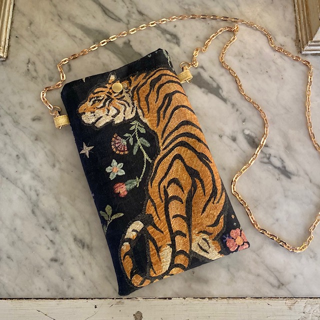 Pochette Téléphone FAUVE – Image 1